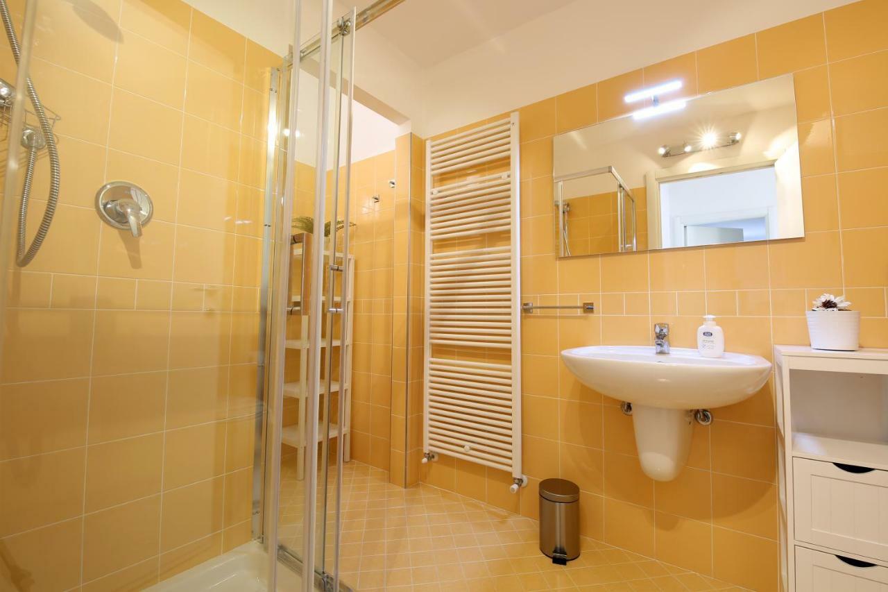 Bellagio Dreams Apt, Pool, With Private Garden, Near Lake Ngoại thất bức ảnh